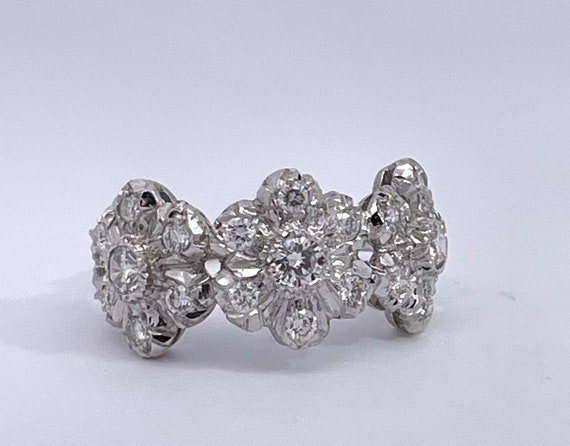 Buccellati 18K White gold Diamond 3 Blossom Ring - image 6