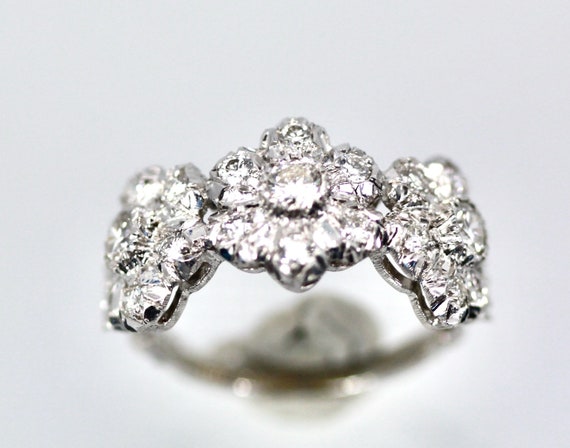 Buccellati 18K White gold Diamond 3 Blossom Ring - image 9