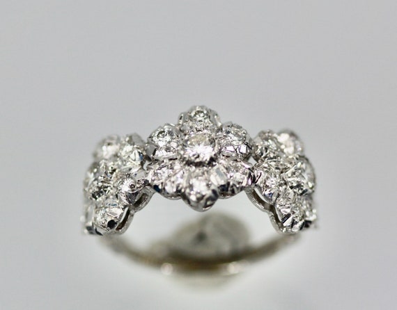 Buccellati 18K White gold Diamond 3 Blossom Ring - image 1