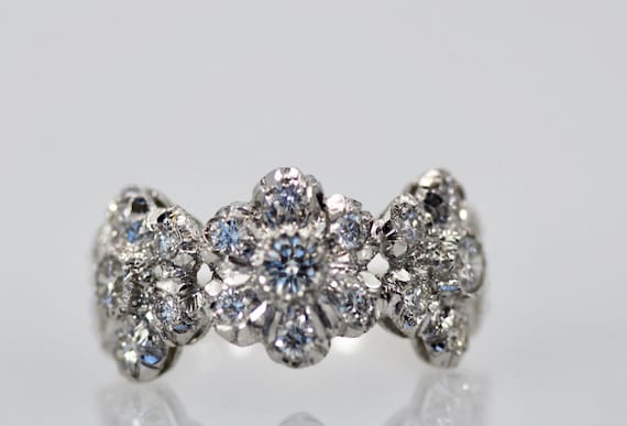 Buccellati 18K White gold Diamond 3 Blossom Ring - image 3