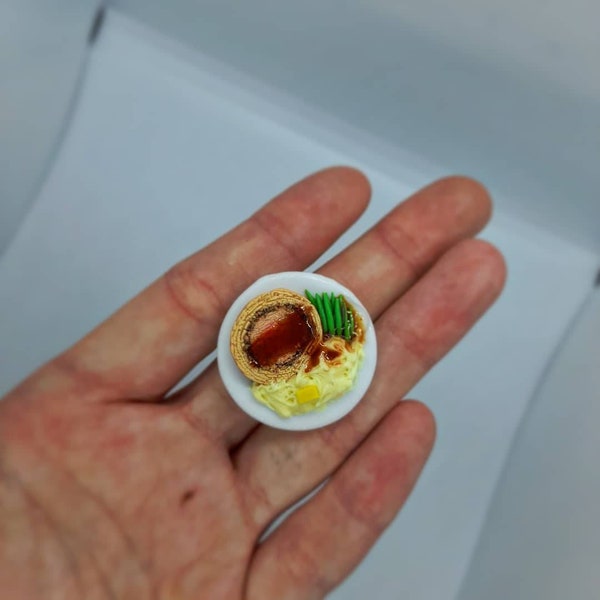 Miniature 1:12 scale Beef Wellington with mashed potatoes and green beans fridge magnet tiny food gift