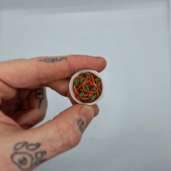 Miniature 1:12 scale bowl of tomato spaghetti pasta with basil fridge magnet brooch dolls house tiny food Italian