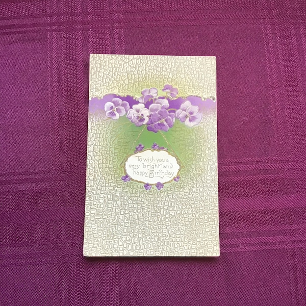 Carte postale d'anniversaire ancienne / pensées de fleurs violettes et violettes / joyeux anniversaire / éphémères de collection - 1910