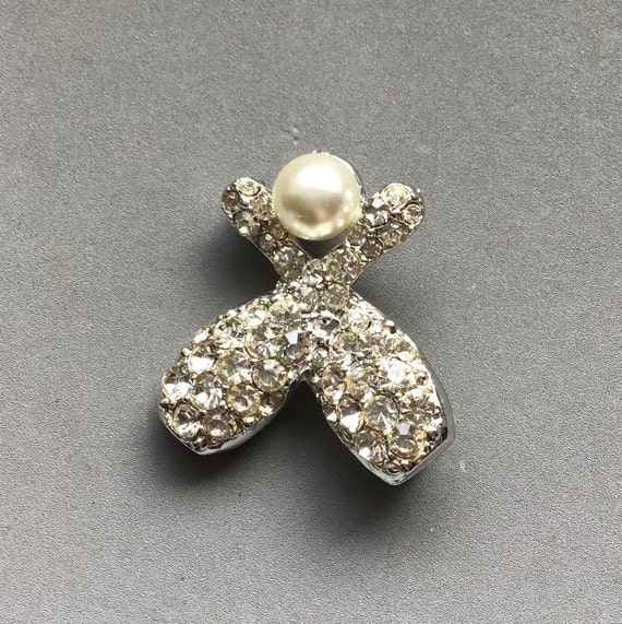 Silver Bowling Pin Brooch Rhinestone Pearl Vintage Pin Ten Pin Bowling Novelty Pin Unisex Gift Etsy Canada