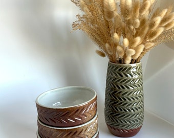 Wood-fired carved rim bowls