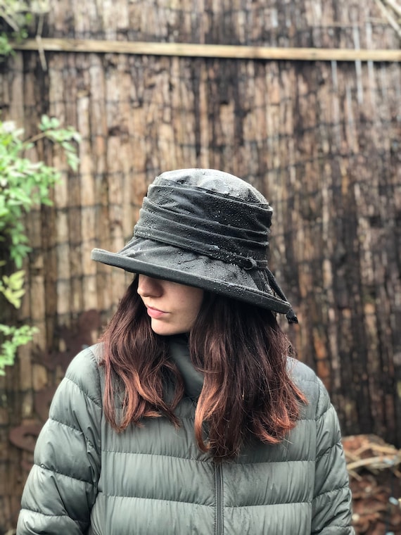 Chapeau de pluie en coton huilé pour femme. Chapeau imperméable