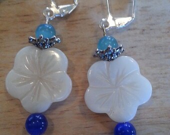 White flower silver earrings