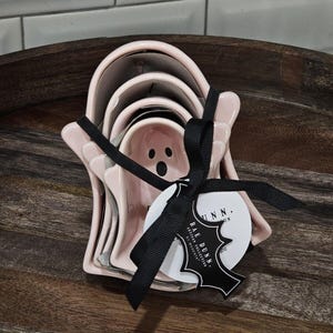Rae Dunn Pink Ghost HALLOWEEN 2024 Measuring Cups NWT!