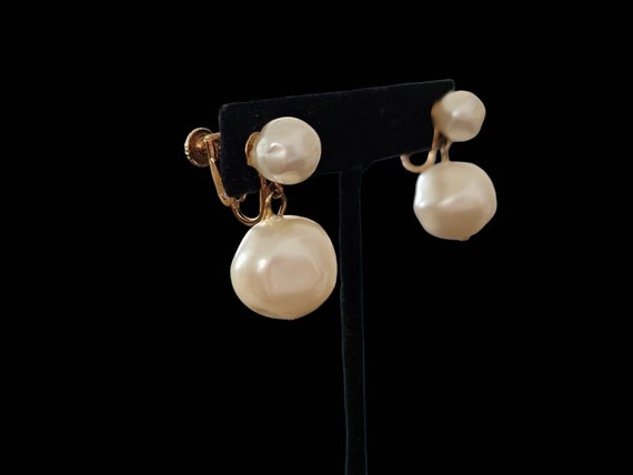Vintage Marvella Faux Pearl Gold Plated Clip On S… - image 2