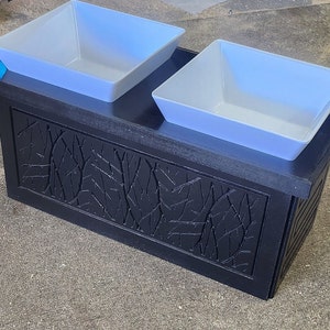 Modern design in black, Square bowls are large for big dogs