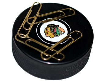 Chicago Blackhawks Auto Series Hockey Puck Magnetic Paperclip Holder