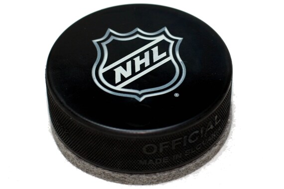 nhl puck