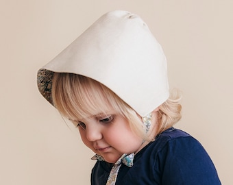 Bonnet pour bébé en lin - fabriqué avec des tissus Liberty Tana Lawn Michelle Purple