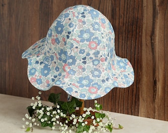 Chapeau de soleil pour filles - Chapeau en coton - Fabriqué avec des tissus Liberty Tana Lawn Betsy Blue