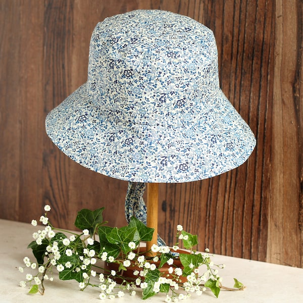 Chapeau de soleil en coton - Bob - fabriqué avec des tissus Liberty Tana Lawn Katie et Millie Blue