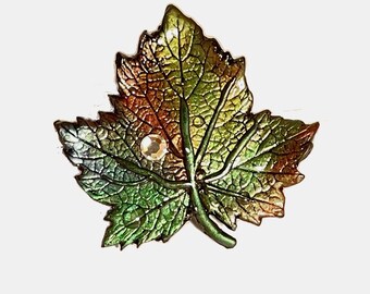 Brooch.  Beautiful pin made with polymer clay.  This is hand made leaf with Morning dew you love to wear.