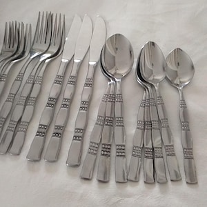 Northland Emily Vintage Flatware 18pc Glossy Stainless Dinner Salad Forks, Dinner Knives,  Teaspoons