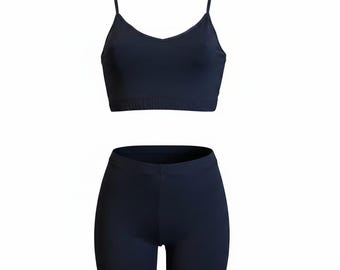 Top corto ajustado con shorts de talle alto disponibles en largos de 4", 7" y 10".