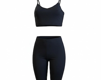 Top corto ajustado con shorts de talle alto disponibles en largos de 4", 7" y 10".