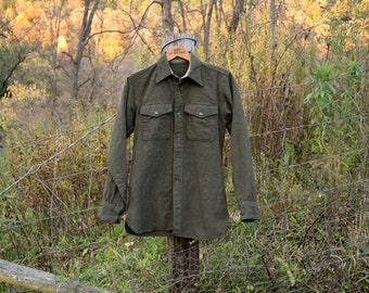 50s 60s Men's XS/S Dark Olive Wool Collared Button Down Shirt