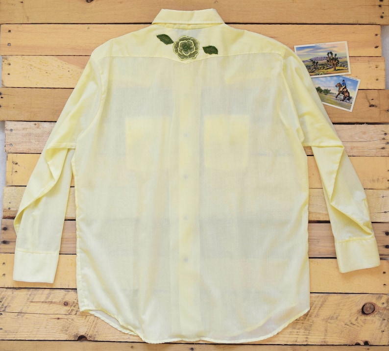 70s Men/'s XL SEARS Western Wear 17-17 12 Light Yellow with Green Roses Vintage Western Pearl Snap Dress Shirt Cowboy Long Dagger Collar