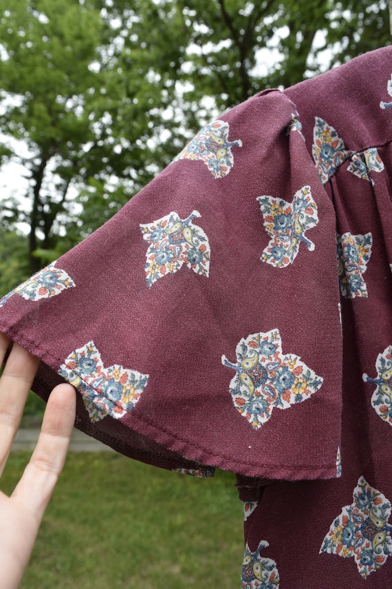 Plum Flutter Pattern 1970s Romantic Plum Purple Paisley Flutter Sleeve Max… - Gem