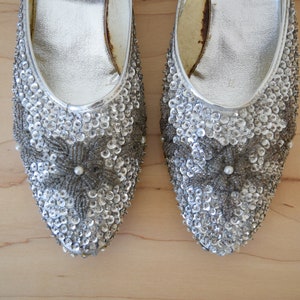 50s 60s Women's 6 Silver Sequin Beaded Slides Slipper Shoes Low Heel Slides Slip Ons Wedding Evening Formal Dress image 1