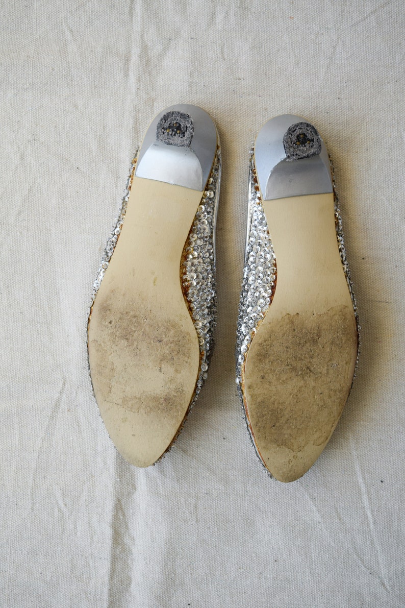 50s 60s Women's 6 Silver Sequin Beaded Slides Slipper Shoes Low Heel Slides Slip Ons Wedding Evening Formal Dress image 6