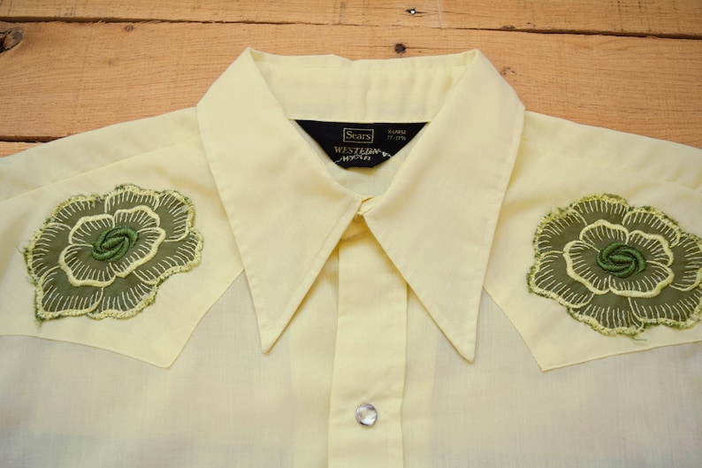 70s Men/'s XL SEARS Western Wear 17-17 12 Light Yellow with Green Roses Vintage Western Pearl Snap Dress Shirt Cowboy Long Dagger Collar