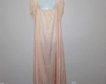 Vintage Womens Olga Full Length Night Gown Style 9629 Peach Pink Size Medium