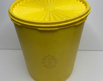 Vintage Tupperware Yellow 9" Servalier Lid