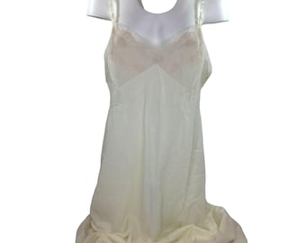 Vintage Womens Vanity Fair Lingerie Nightgown Cream Mauve Lace Nylon Size 42 L