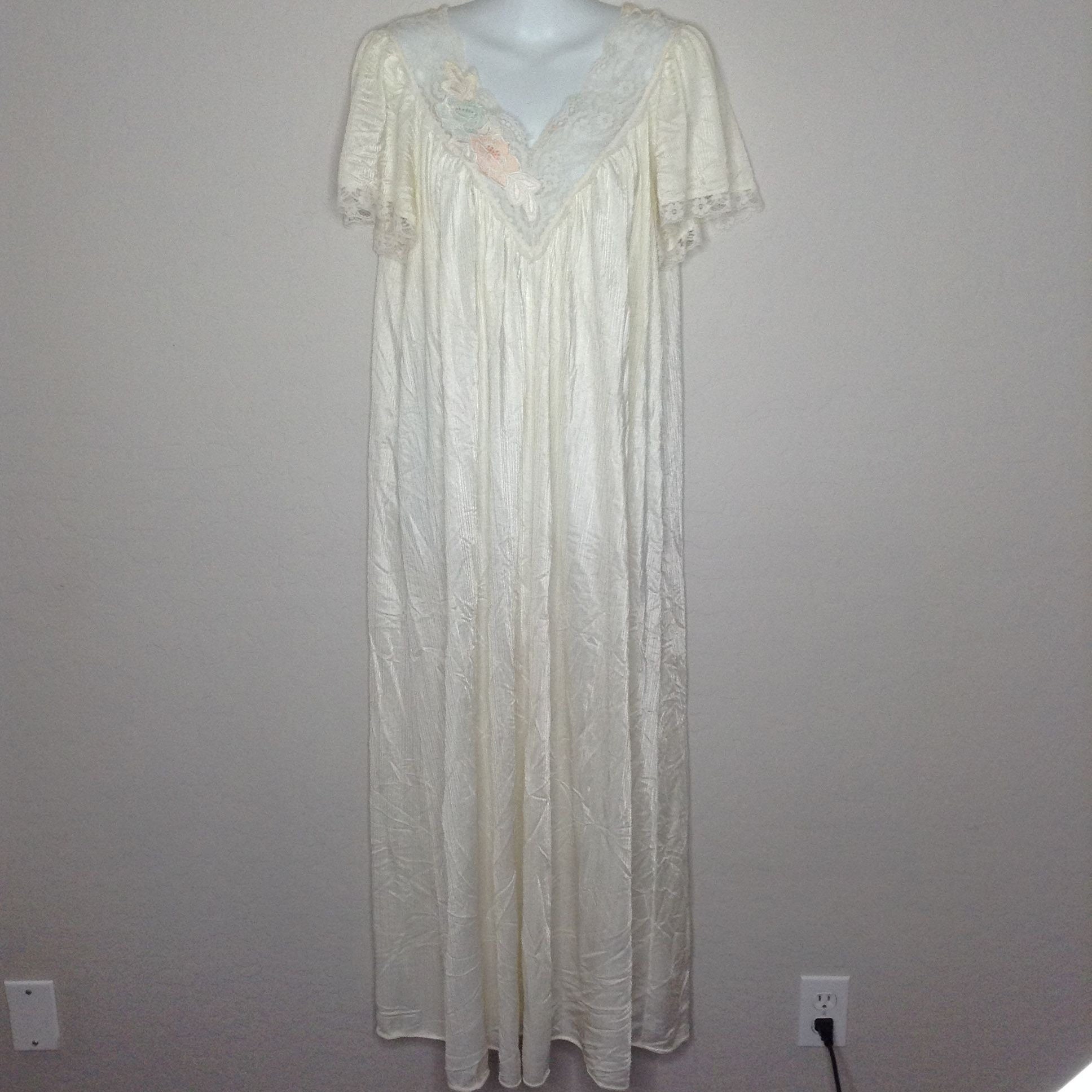 Vintage Val Mode Womens Ivory Night Gown Long V-neck Short