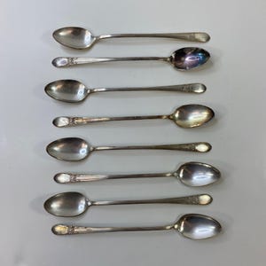 Set 8 vintage WM Rogers verzilverde ijstheelepels met 'Beloved'-patroon