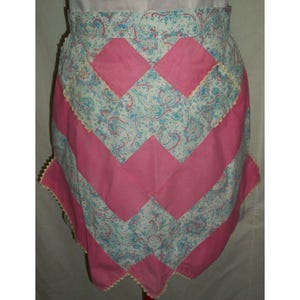 Handgjort rosa blått Chevron halvförkläde med fickmönster, Ric Rac Paisley-mönster, Kitchen Cooks