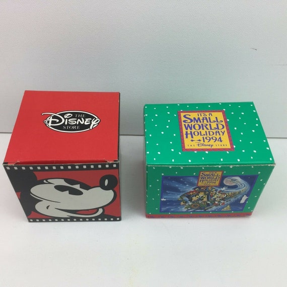 ディズニーワールド　ギフトボックスの箱 Vintage the Disney Store It's A Small World Holiday 1994 Cube Gift