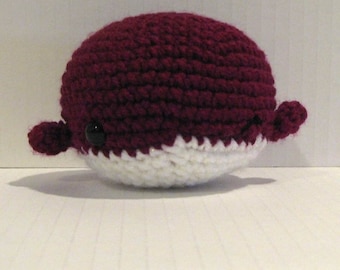 Amigurumi au crochet fait main bordeaux faisant un clin d'oeil à la baleine jouet pour enfants mignon cadeau