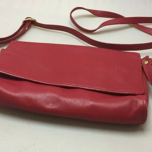 vintage années 90 Rolfs Red Cowhide Crossbody Checkbook Wallet Shoulder Bag Purse
