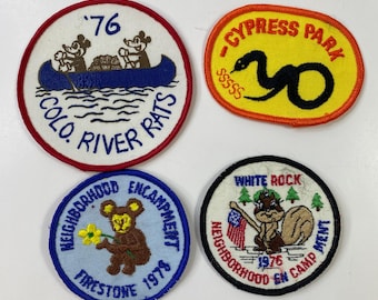 Lot de 4 écussons de camp vintage des éclaireuses de 1976 : des rats de la rivière, au Colorado, campement de quartier de White Rock, Cypress Park