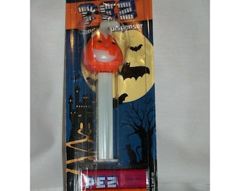 Vtg PEZ Halloween Pumpkin Dispenser Glow-In-The-Dark Jack-o-Lantern Collectible
