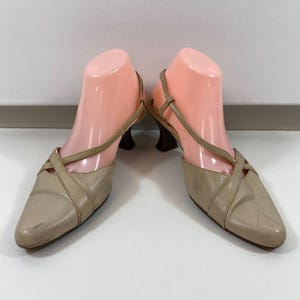 Vintage Highlights Womens Tan Strap Sandal Pumps Shoes 2&quot; Spoon Heel Size 9.5