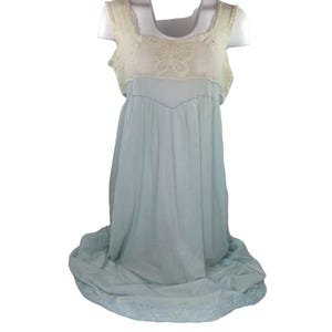 Vintage des années 80 Lingerie femme chemise de nuit sans manches bleu crème corsage en dentelle à volants