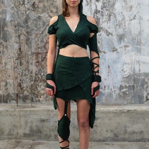 Emerald Green Bamboo Techwear Vest: Avant Garde Dystopian Fashion