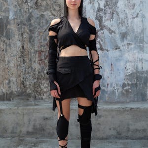 Shinsei Dystopian Skirt: Obsidian Black Techwear with Leg Harness
