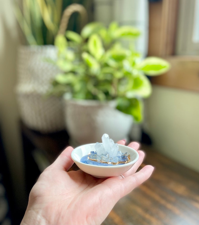 Small Resin Crystal Geode Ceramic White Ring Dish image 2