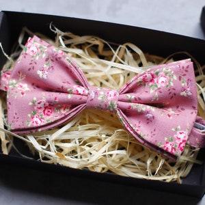 Pink flowered Bow Tie, Wedding pink tie, pink bow tie, mans tie, groomsman tie, pink tie, neck tie, bow tie, pink bow tie