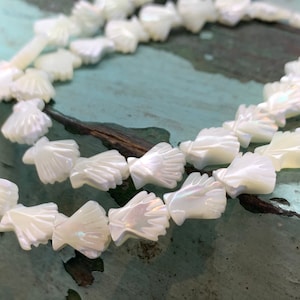 Beautiful Mother of Pearl carved Shells Cockle shell pearly beads 10mm MOP beads
