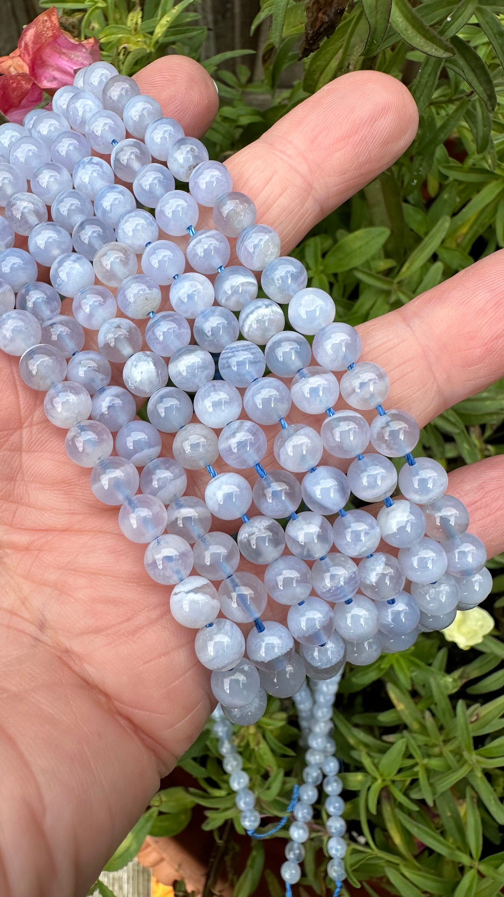 Pietra Pazza Blu Ruzzolata Dell'agata Del Pizzo Su Bianco Fotografia - Foto 2