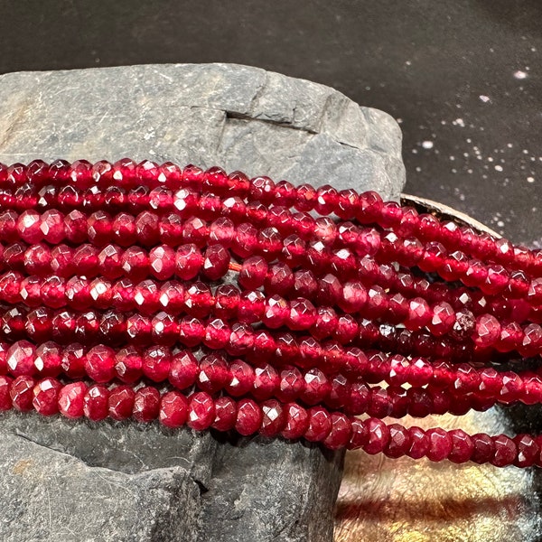 Faceted Deep Garnet Red Agate  Rondelles with ombre tones 4mm / mixed tone cherry red  Agate Rondelles / Fiery red Gemstone Beads