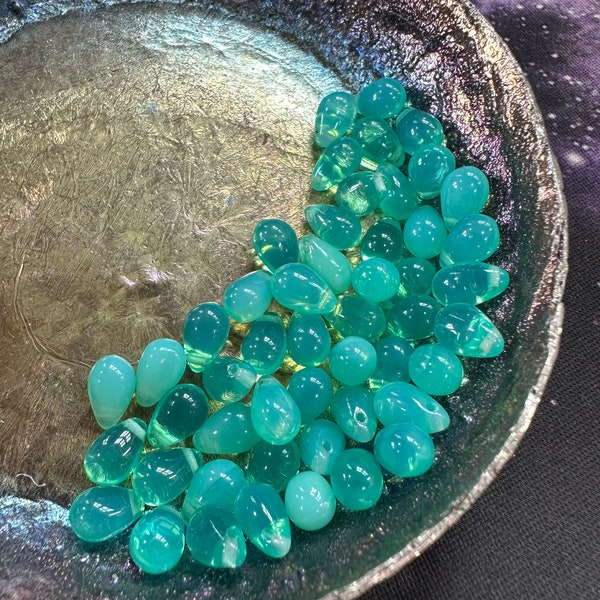 Amazing Opalescent Green Aqua unique Czech Glass Drops 6 x 9 mm / 4 beads / Teardrops Briolette